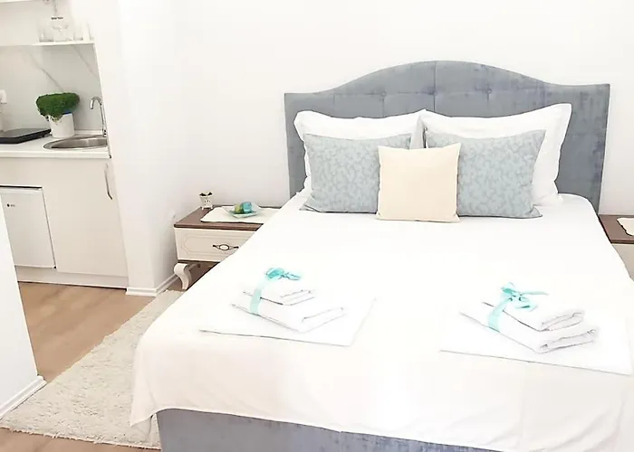 Happy Apartment II